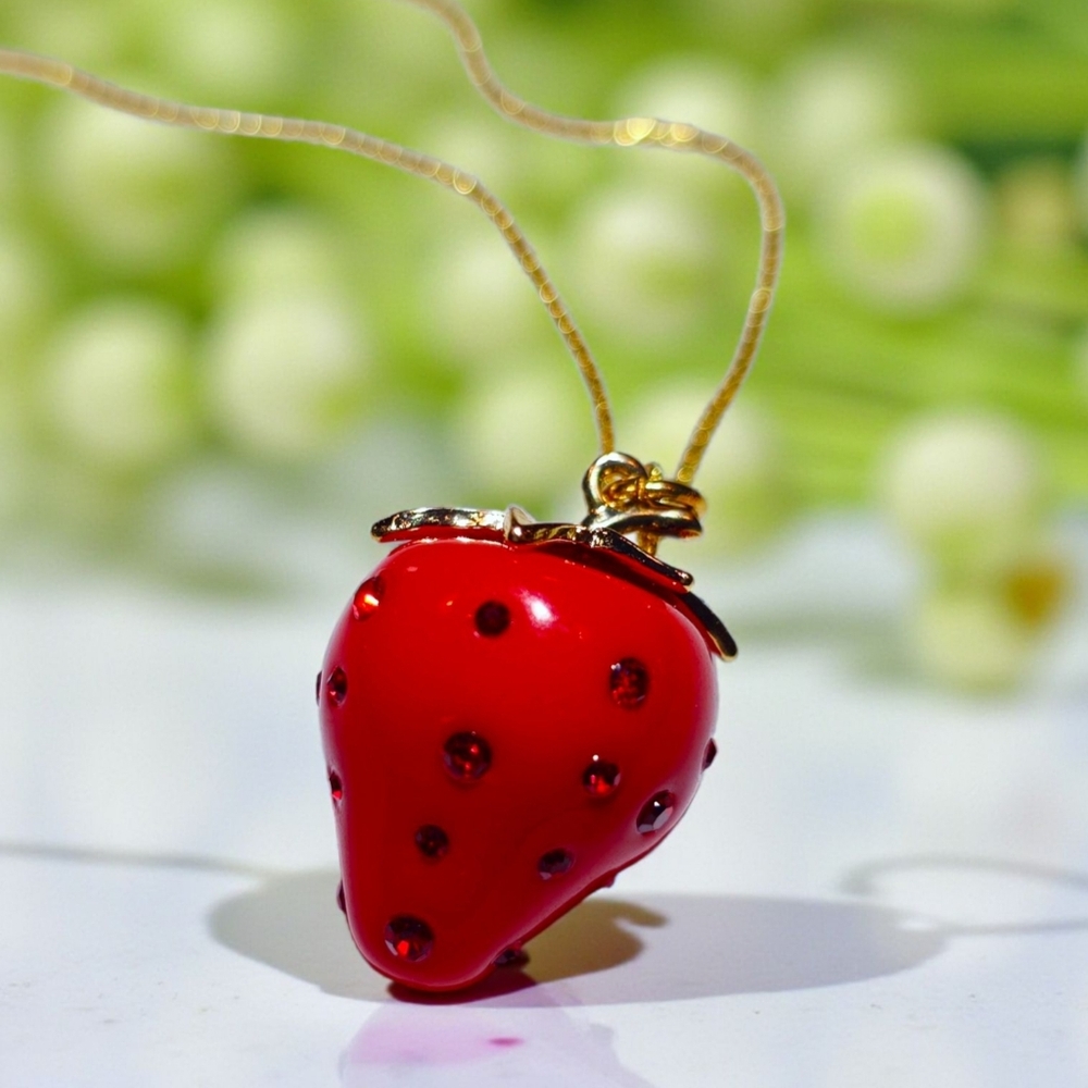 SALE!! Luscious Strawberry and Gold-Filled Pendant Necklace--NWT - Picture 2 of 7